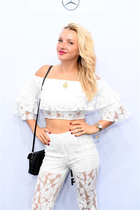 (auch in thailand gibt es autos.) wann habt ihr das letzte mal was verrücktes gemacht? Let's Dance (RTL): Die Show soll Evelyn Burdecki auf ihre ...