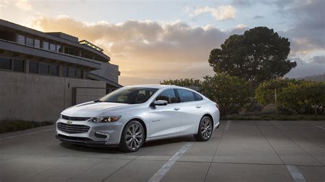 47 Mpg Chevrolet Malibu Hybrid Volts Sibling Without A Plug May Be
