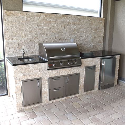 Rock Selections With Corners Elegant Outdoor Kitchens