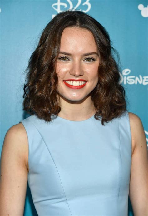 Daisy jazz isobel ridley (born 10 april 1992) is an english actress who rose to international prominence through playing the role of rey in the star wars sequel trilogy: Daisy Ridley deleta Instagram após ser criticada por post ...