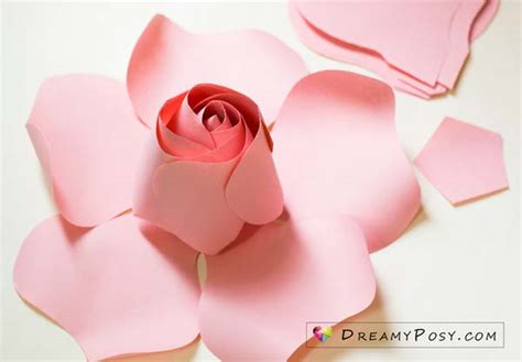 This downloadable pdf file is for a large, medium and small sized template to make a paper rose flower. FREE template and full tutorial to make giant rose for ...