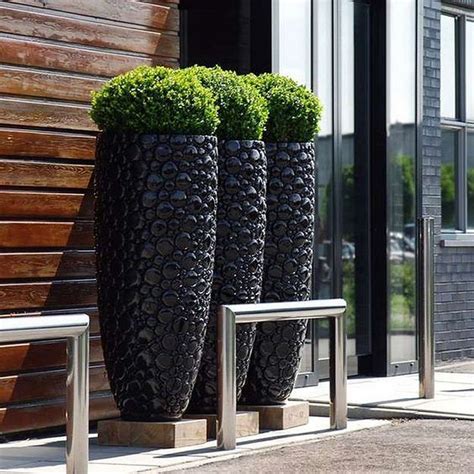 37 Beautiful Outdoor Planter Ideas For Your Patio | Planters, Planten