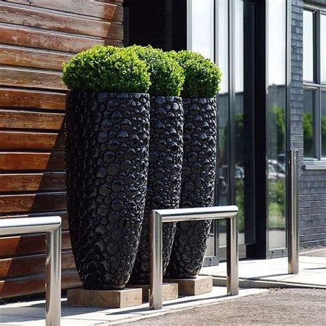 37 Beautiful Outdoor Planter Ideas For Your Patio Planters Planten