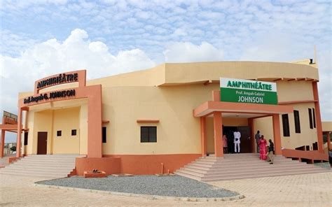 The university of lomé (french: Coronavirus : L'Université de Lomé parle des mesures ...