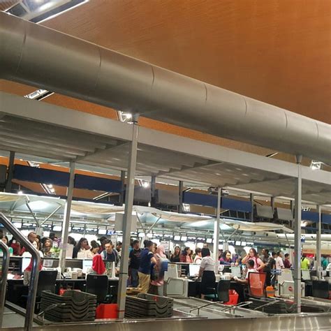 Kuala lumpur international airport • counter will be closed 1 hour (60 minutes) before standard time of departure (std). Malindo Air Check-In Counter (M) - Kuala Lumpur ...