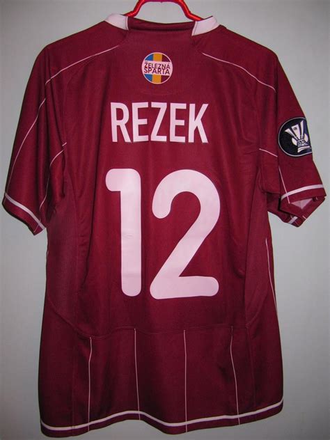 Vítejte na oficiálních webových stránkách fotbalového klubu ac sparta praha. Sparta Praha Home football shirt 2007 - 2008.