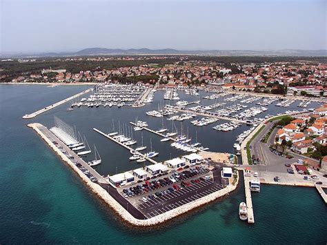 Drazica beach, the main beach, is only 10 opposite biograd is the island of st. Marina Kornati in Biograd | Kroatien Reiseführer √