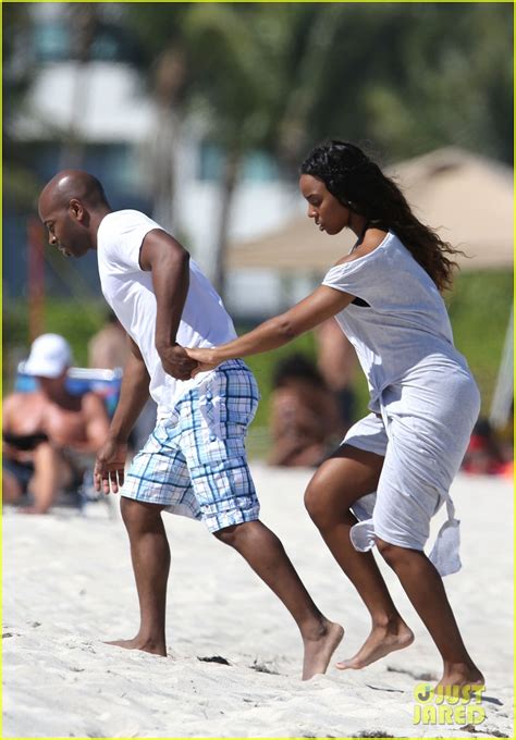 Photo Kelly Rowland Miami Beach Babe With Fiance Tim Witherspoon 01 Photo 3073251 Just Jared