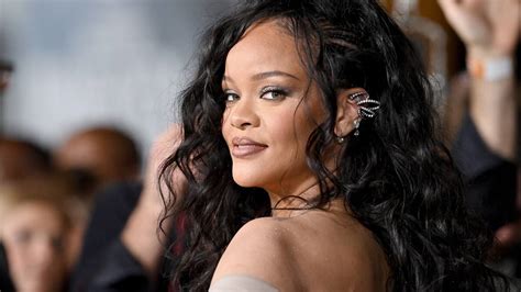 Sept Mois Après Avoir Accouché Rihanna Dévoile Les Premières Images De
