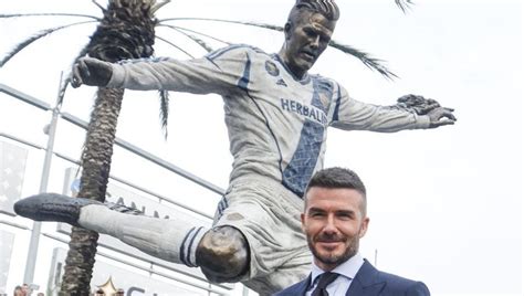 David Beckham Salutes La Galaxy And Los Angeles As Statue Unveiled