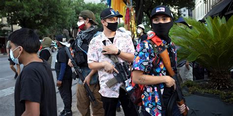 Après l'annonce par joe biden du retrait des troupes américaines d'afghanistan avant le 11 septembre prochain, le new york times revient en images sur vingt années de guerre. Etats-Unis : les "Boogaloo Boys", ces militants ...