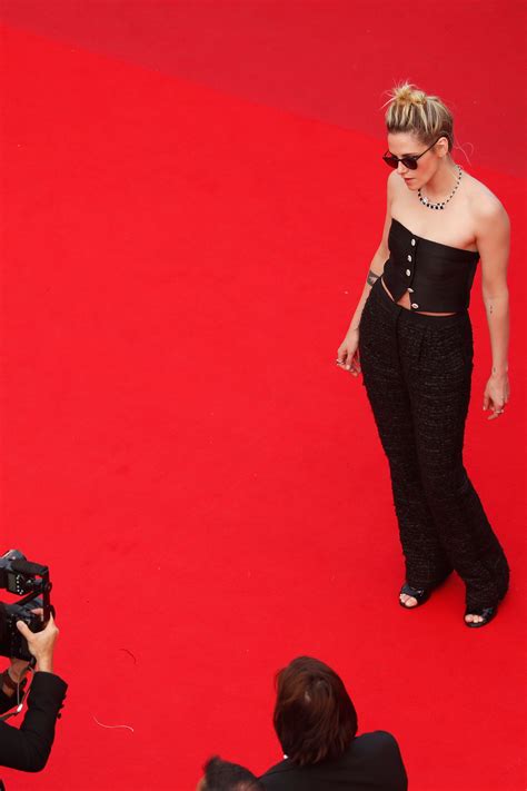 A Cannes Kristen Stewart è Ancora La Maestra Dei Look Non Convenzionali