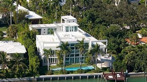 So maybe lil wayne's real estate agent didn't mention every one of those facts when he put wayne's house up for sale, but it's up nonetheless. Lil Wayne Net Worth - biography, quotes, wiki, assets ...