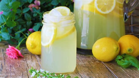 how to make homemade lemonade using real lemons youtube