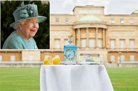 Buckingham Palace Now Selling Gin — Queen Elizabeths Drink Of Choice