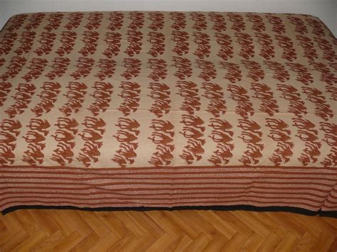 Sofas sind praktische sitzgelegenheiten, nehmen aber auch einfluss auf das ambiente. Orientalische Tagesdecke Bettüberwurf Sofaüberwurf ...