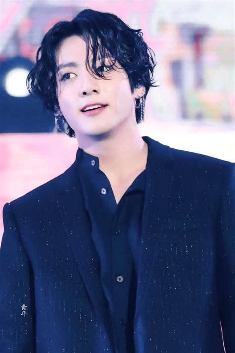 He is a vocalist, the center, a dancer, a visual and the maknae of bts. BTS👑 Jungkook ถูกยกย่องให้เป็น "The Worlds Beauty Center ...