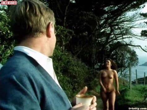 Robin McCaffrey Desnuda En Mr Pye