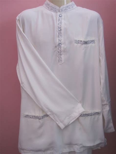 باجو ملايو) is a traditional malay costume, originated from the court of malacca, and is traditionally worn by men in brunei, malaysia, singapore, parts of indonesia. PEMBORONG JUBAH, BAJU SIAP, TUDUNG ONLINE: KOLEKSI BAJU ...