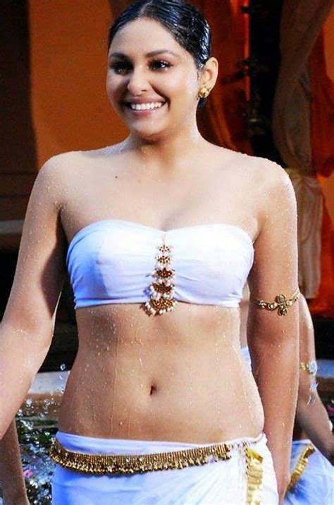 Pooja Chopra Hot And Sexy Wet Navel Show Photos