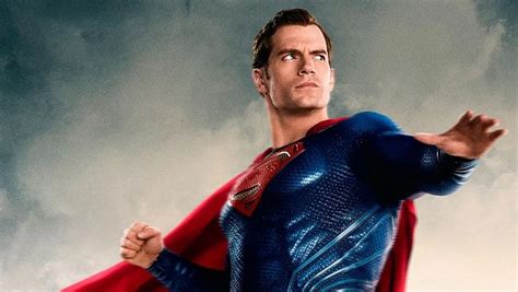 the suit holds a special power henry cavill explains why he chose zack snyder s superman suit