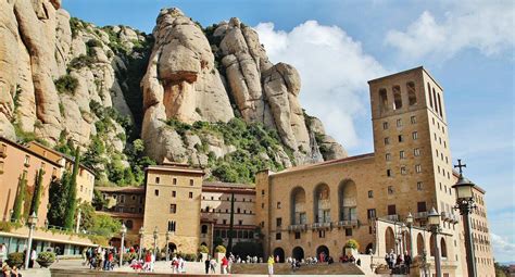 cómo visitar y qué ver en monasterio montserrat barcelona horarios guías viajar