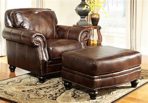 How To Decorate Living Room With Leather Chair Ottoman