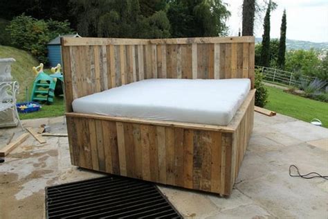 Daybed Made Out Of Wood Pallets Pallet Wood Projects