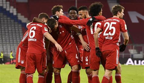 Minute) und robin quaison (37.) trafen für die gastgeber. Fc Bayern - Mainz 05 / Robert Lewandowski of Bayern scores the opening goal ...