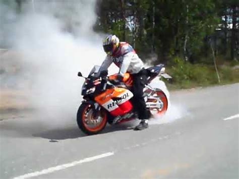 Wheelie, sound, fun, heizen, streetracing, knie schleifen, landstraße, honda cbr 900 fireblade Honda CBR 1000RR Repsol BURNOUT & WHEELIE - YouTube