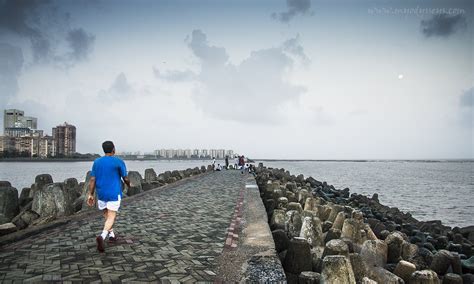 Walking Marine Drive Mumbai Wallpaper 28332 Baltana