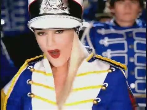 Hollaback Girl Music Video Gwen Stefani Image 27189364 Fanpop