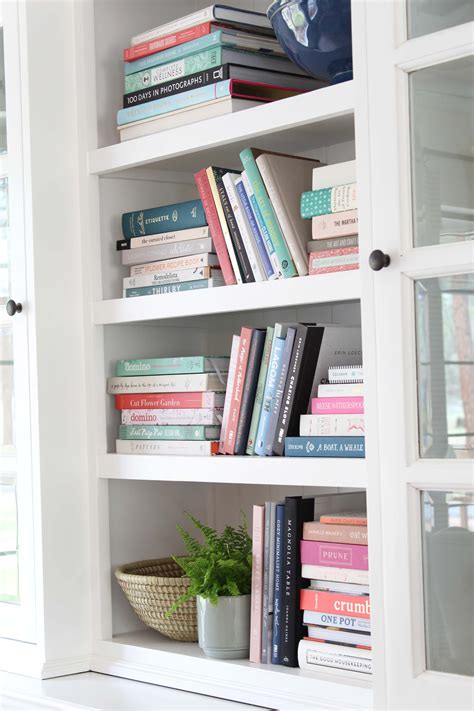 Arranging A Stylish Bookshelf When Youre A Bookworm A Nod To Navy