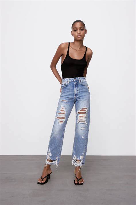 Mom jeans Qué son cómo identificarlos y cómo combinarlos con estilo