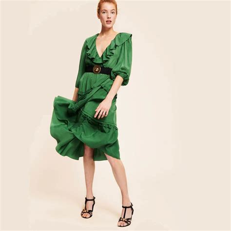 Comment Porter Du Vert Styléefr En 2020 Idées De Mode Robe Midi