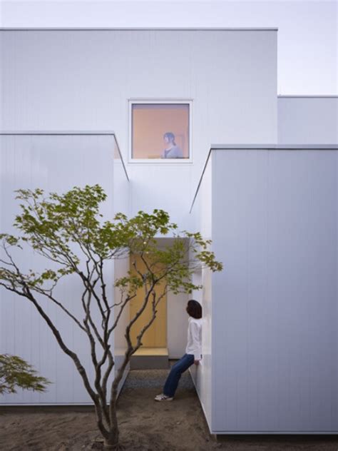 Ultra Minimalist House Made Of Boxes In Japan Digsdigs