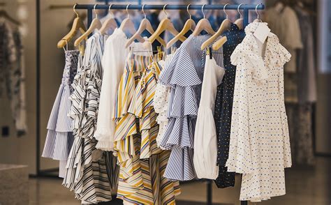 5 Tips for Using Clothes Racks for a Clothing Store | Fashionisers©