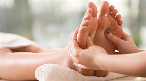 How Reflexology In Salons Works And The Health Benefits