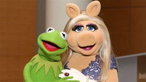 Miss Piggy And Kermit The Frog A Timeline Of Muppet Love