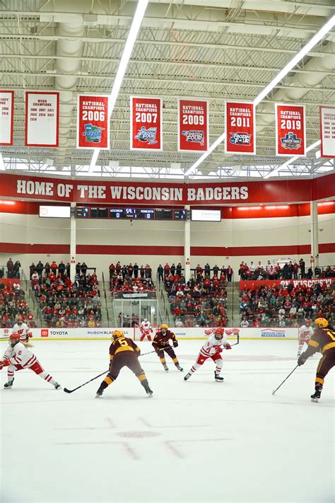 Womens Hockey No 1 Wisconsin Hosts No 5 Minnesota In Best College