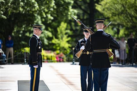 Guarding The Tomb Of The Unknown Soldier Article The United States Army