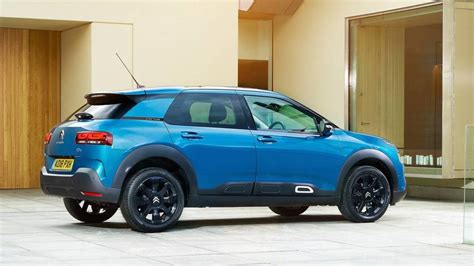 La segunda generación del modelo se caracteriza por ofrecer un diseño único, incluyendo los innovadores airbumps laterales, ahora más pequeños y rebajados. 2018 Citroen C4 Cactus review: Quirky comfort