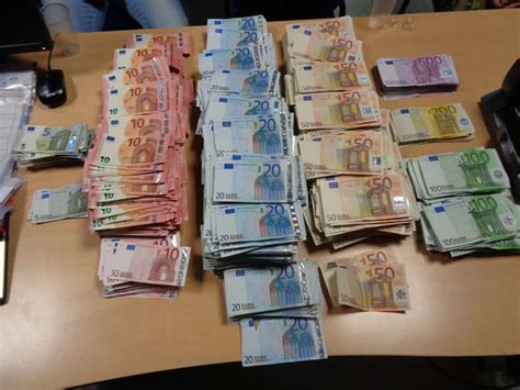 Compare prices for generic euro d 10000 substitutes: Pays basque : 307 000 euros étaient cachés dans une ...