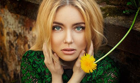 Hintergrundbilder Gesicht Frau Modell Porträt Blond Blumen