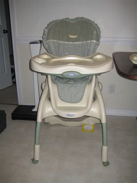 Graco slim snacker high chair, ultra compact high chair, whisk. Graco High chair w/ 2 trays $45.00 | faeriewind424 | Flickr