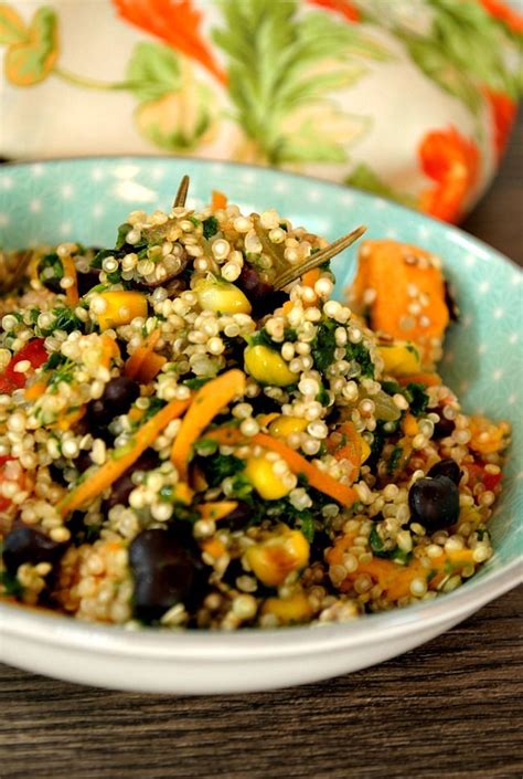 Salada de Quinoa e Feijão Preto Receitas Receitas vegetarianas