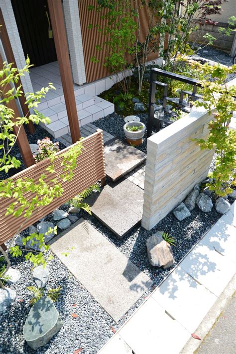 平板石のアプローチ お庭の実例 - 福山市の外構、エクステリア、庭のデザインと施工なら。ロケーションのある暮らしを。そらやLandscape ...