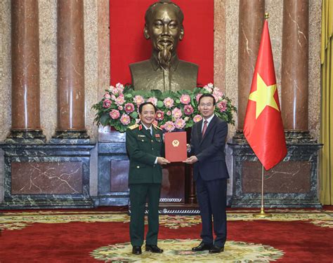 Chủ Tịch Nước Trao Quyết định Thăng Quân Hàm Thượng Tướng Cho đồng Chí Trịnh Văn Quyết