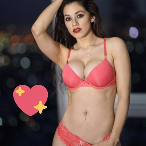 7 Hot Sexy Dulce Garcia Bikini Pics