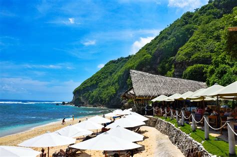 Beach Club Di Uluwatu Bali Yulia Amira